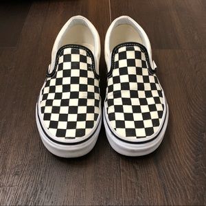 Woman’s size 6 checkered vans